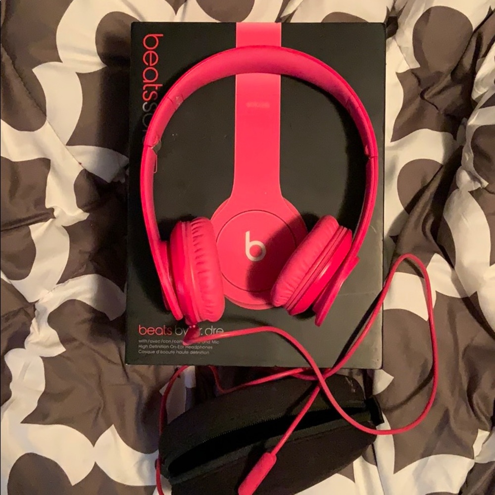 Beats by Dre Hot pink